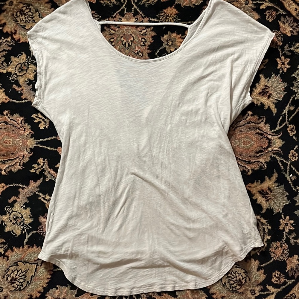 Light gray thin shirt. Shoulder length sleeves. Size large.